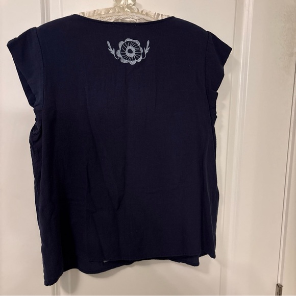 THML Navy Blue w/ Lt Blue Embroidery Floral/Bird Cap Sleeve Blouse- sz L - Picture 4 of 4